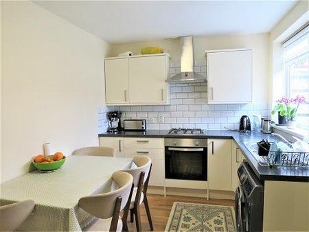 3 bedroom terraced house to rent - Photo 5