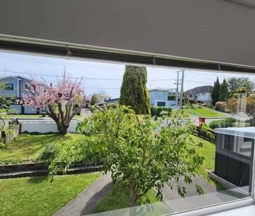 Large 3BR family home + Pool! - Photo 5
