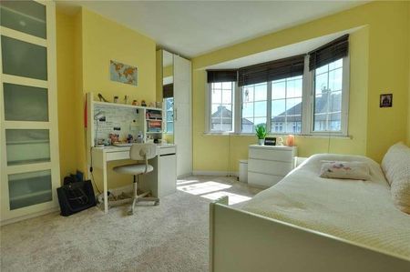 Shortwood Avenue, Staines-upon-thames, Surrey, TW18 - Photo 4