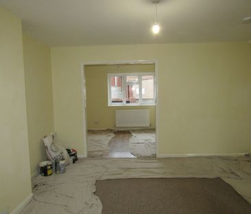 3 bed Semi-Detached - To Let - Photo 5