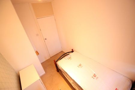Room in a Shared Flat, Market Square, E14 - Photo 5