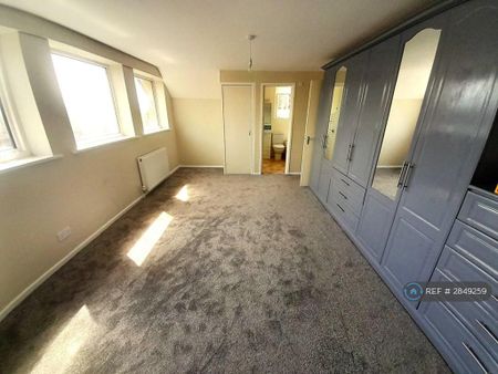 3 bedroom semi-detached house to rent - Photo 5