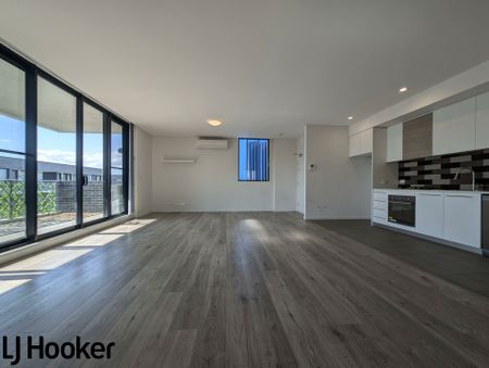 Ultra Modern 2 Bedroom Apartment - Photo 2