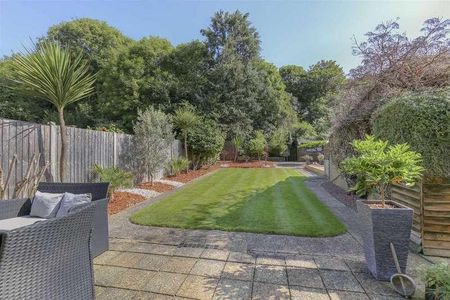 Abercorn Road, Mill Hill, NW7 - Photo 4