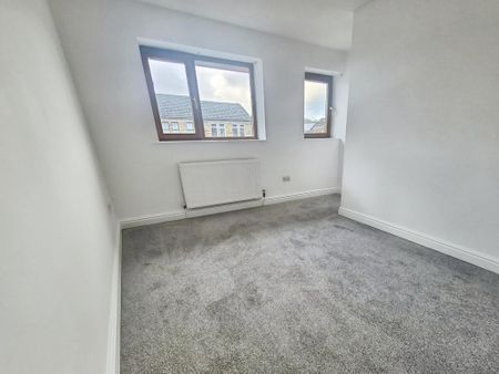 2 bedroom end of terrace house to rent - Photo 3