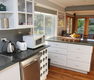 Ideally Located Family Home - Photo 4