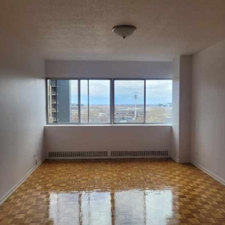 Grand 4 1/2 chauffé, eau chaude, électros - Photo 4