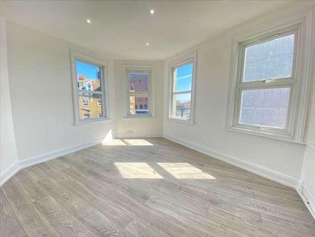 Top Floor Flat, Manor Road, West Ealing, W13 - Photo 3