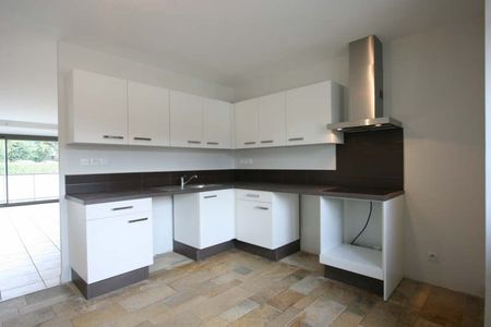 Location Appartement 4 pièces 128m² PRINGY 74370 - Photo 4