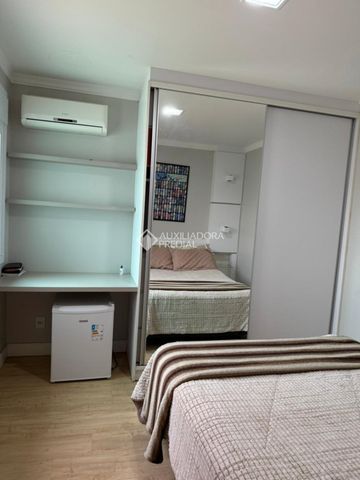 Casa com 4 quartos e 356m² para alugar em Hípica, Porto Alegre. - Photo 2