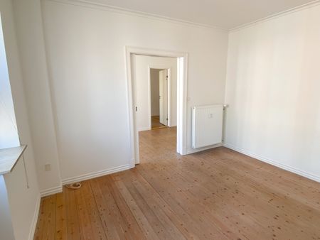 Centralt beliggende 3-værelses lejlighed med altan - Photo 2