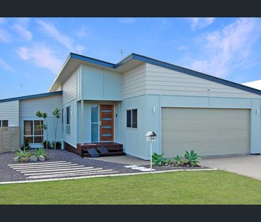 SET HIGH ON THE HILL TO CATCH THE BREEZE - Photo 5