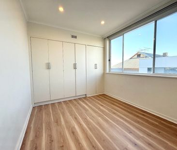 Top floor apartment in Coburg central - Photo 1