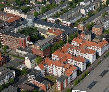 Zentrale Lage, ca. 10 Gehminuten bis ins Zentrum und ans Wasser - Photo 5