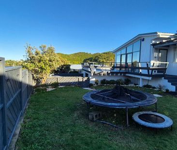 Large 3BR Family Home in Maungaraki Lower hutt! - Photo 5