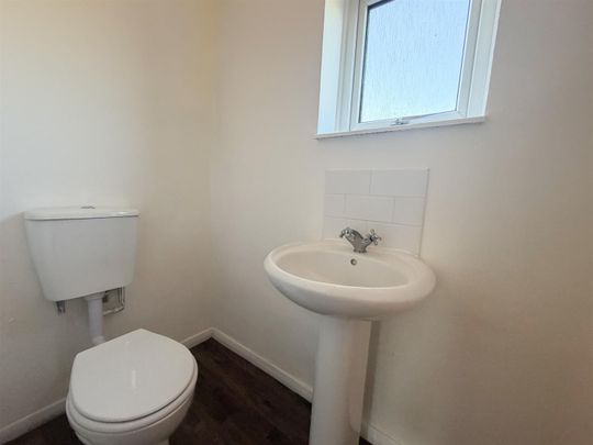 Mortain Park, Hailsham - Photo 1