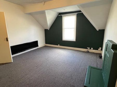 3 bedroom flat to rent - Photo 4