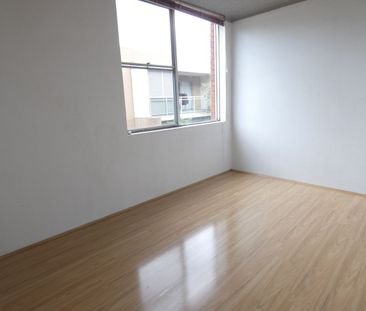 Convenient 2-Bedder! - Photo 2