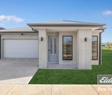 An elegant residence perfect for comfortable living! - Photo 1