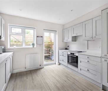 2 bedroom semi-detached house to rent - Photo 6