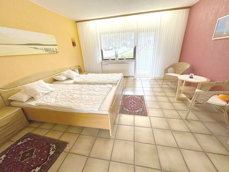 Helle Wohnung mit 2 Balkonen & Einbauküche – wahlweise möbliert! - Photo 3