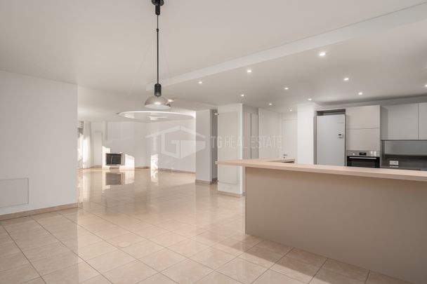 AMPIO APPARTAMENTO DI 5.5 VICINO ALLA TASIS - Foto 1