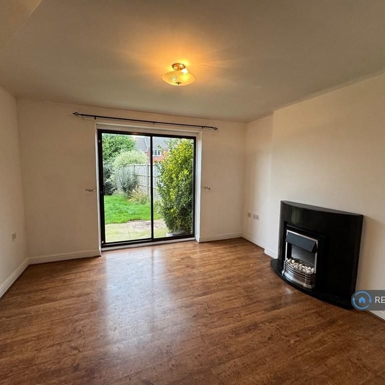 2 bedroom semi-detached house to rent - Photo 1