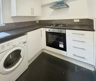 3 bedroom flat to rent - Photo 3