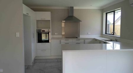 4 BEDROOM - 3 BATHROOM - GARAGE - Photo 4