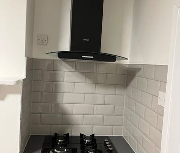 1 Bed Flat, Kingston Road, SW20 - Photo 2