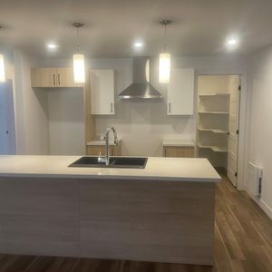 3 CH - 2 SDB - Waterloo - $1,625 /mo - Photo 2