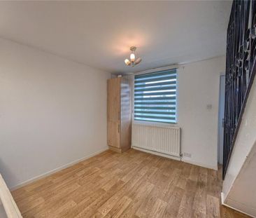 3 bedroom end of terrace house to rent - Photo 2