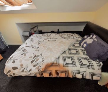2 bedroom House in Hyde Park, Leeds - Photo 5