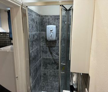 Studio Flat, Station Road, NW10 - Photo 2