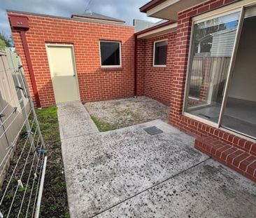 Freshly Updated, 3 Bedroom, 2 Bathroom - Photo 1