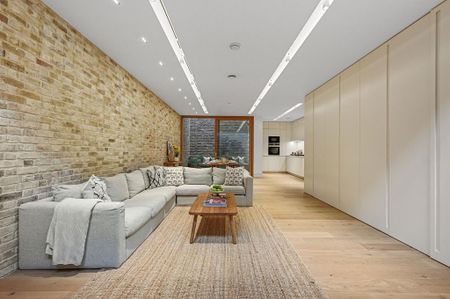 3 bedroom mews to rent - Photo 5