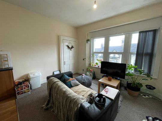 17 Woodland Terrace, Flat 5, Plymouth - Photo 1