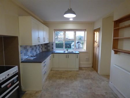 3 bedroom semi-detached house to rent - Photo 5