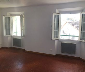 Location Appartement 2 pièces 50m² PIERREFEU DU VAR 83390 - Photo 2