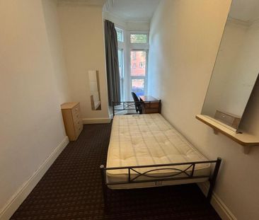 4 bedroom flat to rent - Photo 5
