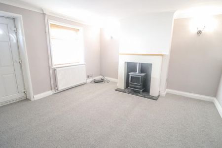 2 bedroom semi-detached house to rent - Photo 2