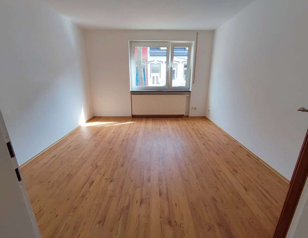 KL - Nähe Wiesenplatz, 3 ZKB, EBK, Badezimmer mit Duschwanne - Photo 1