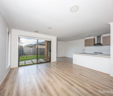LOVELY 3 BEDROOM HOME - Photo 4