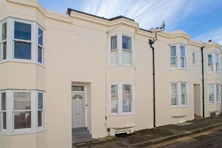 2 bedroom maisonette to rent - Photo 4