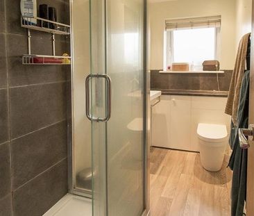 3 bedroom flat to rent - Photo 6