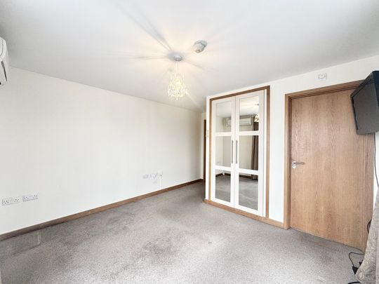 2 Bedroom Apartment, Rothesay Avenue, London - Photo 1