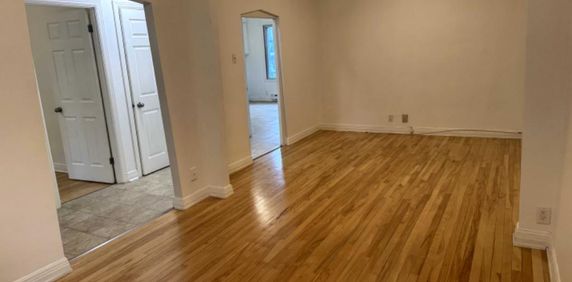 À une minute du metro Fabre (ligne bleue) grand 5 1/2 haut de duplex - Photo 2