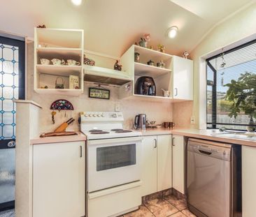 Two bedroom home in Bishopdale - Photo 2