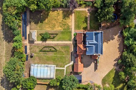 Georgian family home offering charming versatile accommodation within private gardens with a swimming pool - Photo 5