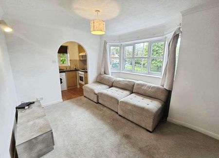 Churchdale, Aldershot, GU12 - Photo 5